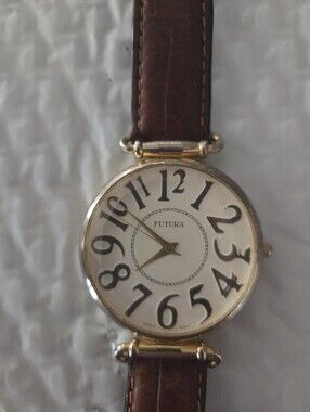 GLORIA VANDERBILT  Women's  Futura Quartz Watch BEVEL Crystal Leather Strap Runs